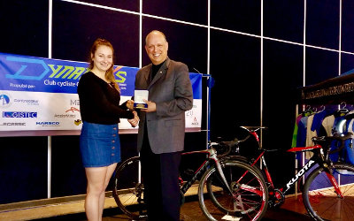 Stéphane Bergeron décerne la Médaille de l’Assemblée nationale à la championne cycliste Laurie Jussaume