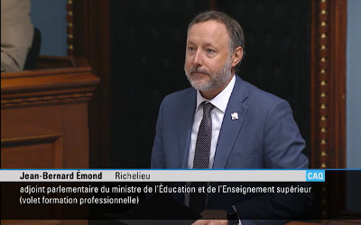 Le député Jean-Bernard Émond remercie le personnel des établissements scolaires de la circonscription de Richelieu, dans une déclaration prononcée au salon bleu